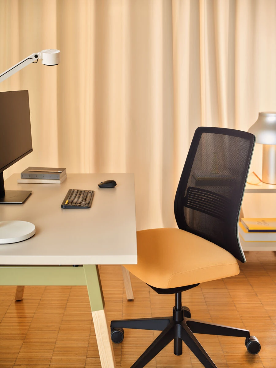 seating-office-chair-apex-mdd-17-6212-a61270-desk-ogi-w-beige-matt-ral6013_4.jpg