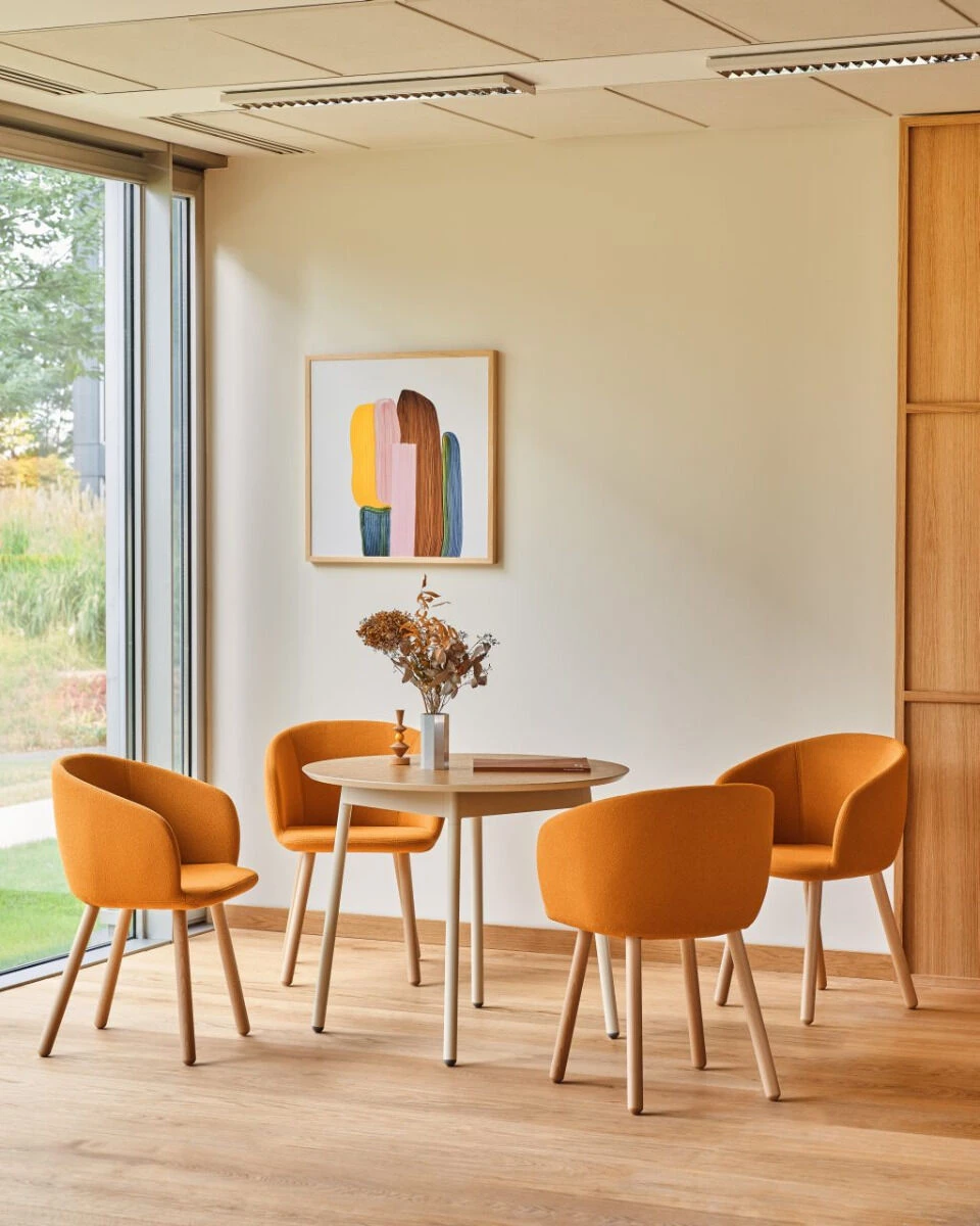 seating_chair_grace_gr62016_table_unit_natural_oak_ral1013.jpg