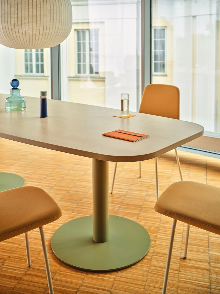seating-chair-ulti-mdd-a61270-ra1013-conference-table-tack-polar-birch-ral6013-_2_.jpg