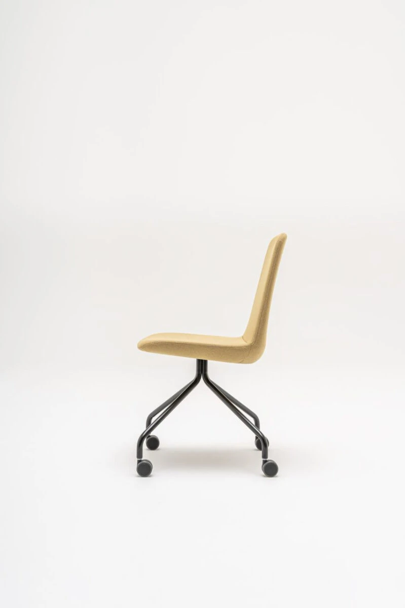 seating_ulti_chair_mdd_mc12_ral9005_4_.jpg