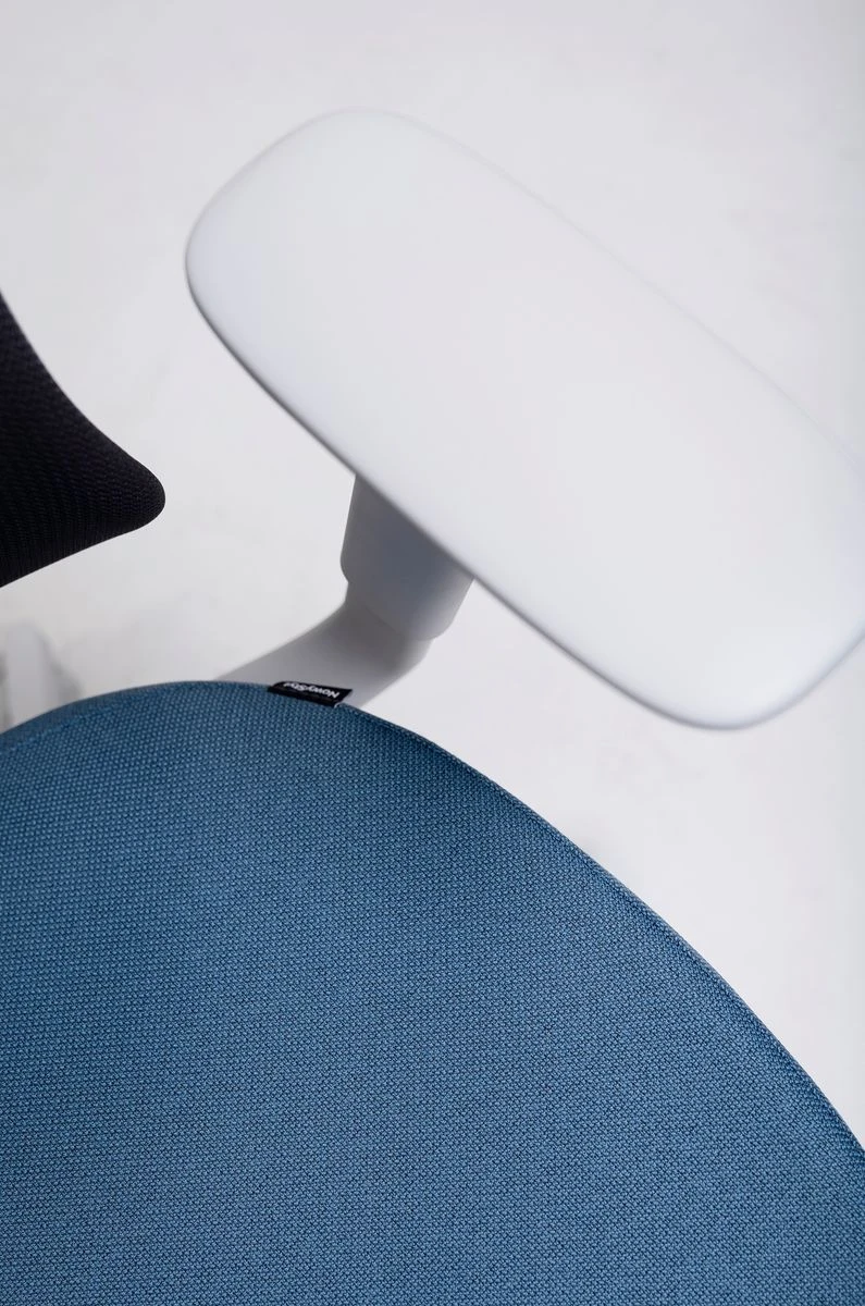 f41e50fc-f20d-450c-a53d-6e8d4a2d8df3_Prox_office-chair_Nowy-Styl_studio-detail_02.jpg