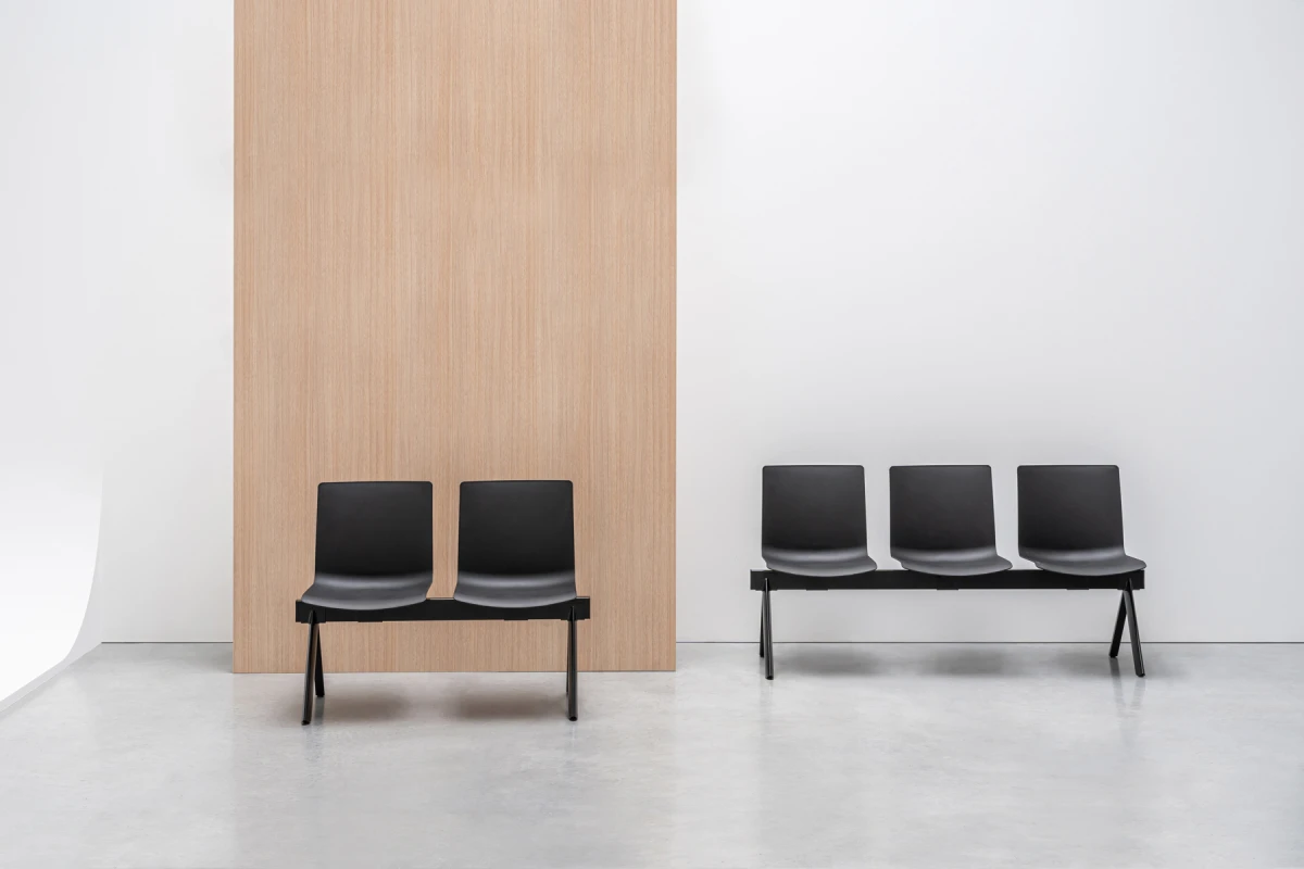 seating-shila-mdd-ral9005_1_rt.jpg