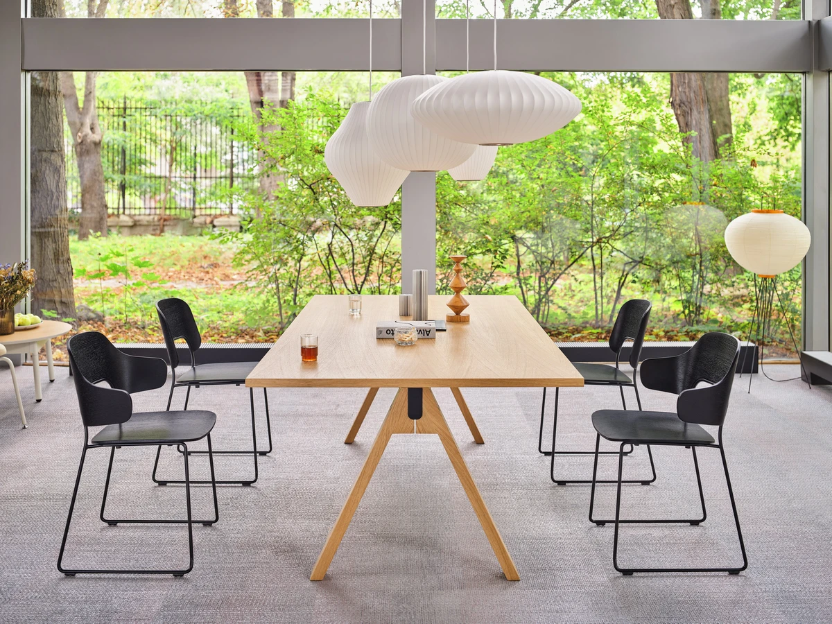 seating_afi_chair_mdd_black_oak_1_male.jpg