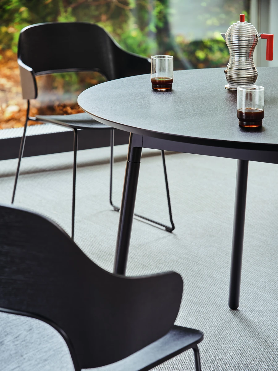 seating_afi_chair_mdd_black_oak_male.jpg